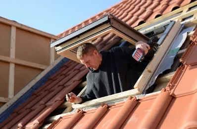 Pose de fenêtres de toit Velux à Issé